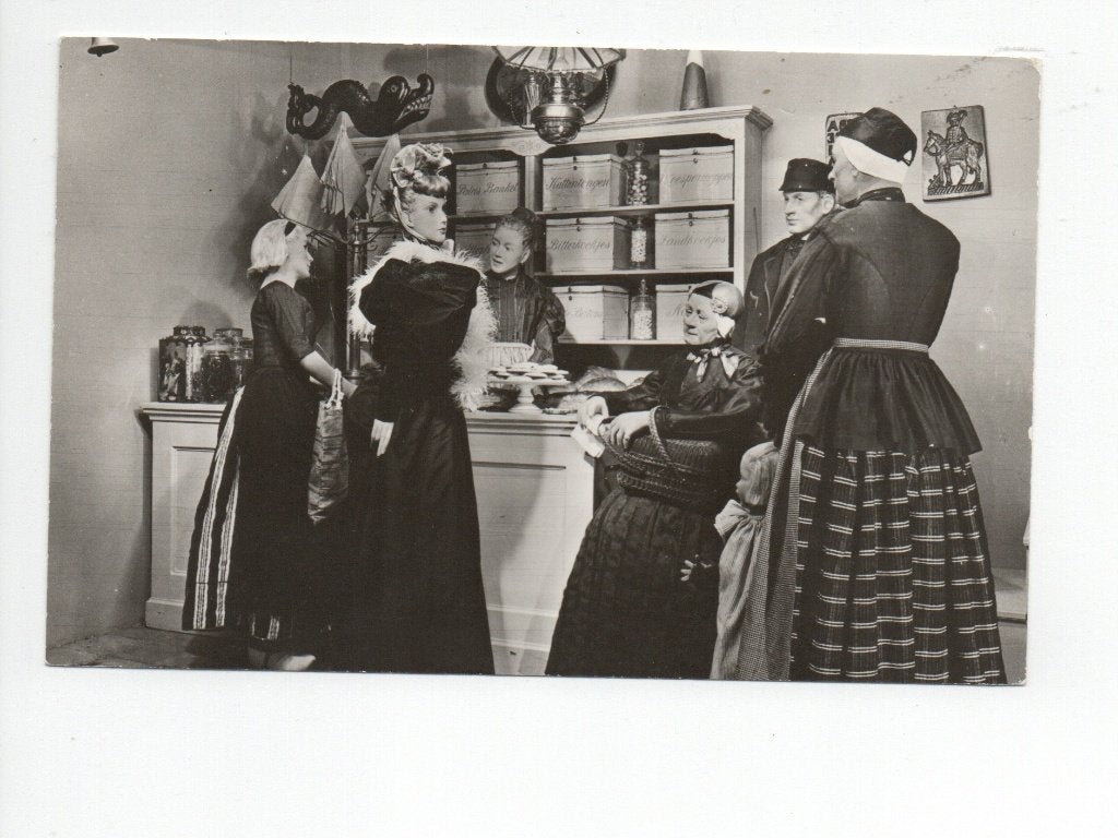 Oude foto Openluchtmuseum 1896: Bij de bakker, Ophalen of Verzenden, 1920 tot 1940, Gelopen, Drenthe