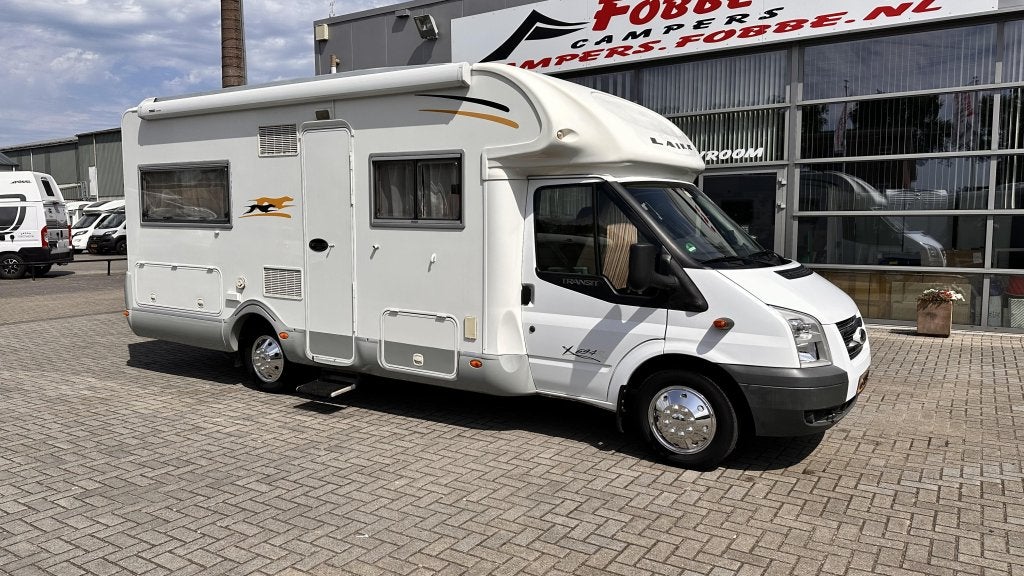 Zeer nette Laika X 694 R Uit 2007 met fransbed|140PK|Euro-4, Ringverwarming, Ford, Koelkast, Bedrijf