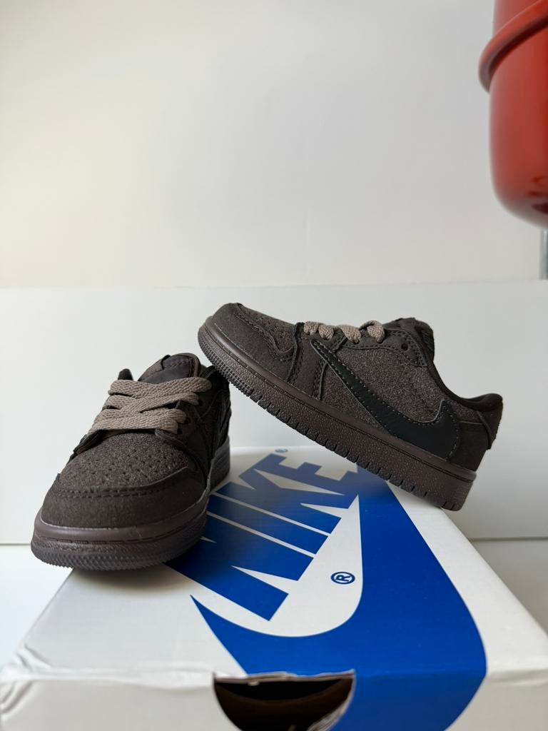 Jordan Travis Scott Velvet Brown maat 25, Kinderen en Baby's, Schoentjes, Jongetje of Meisje, Nieuw, Ophalen of Verzenden