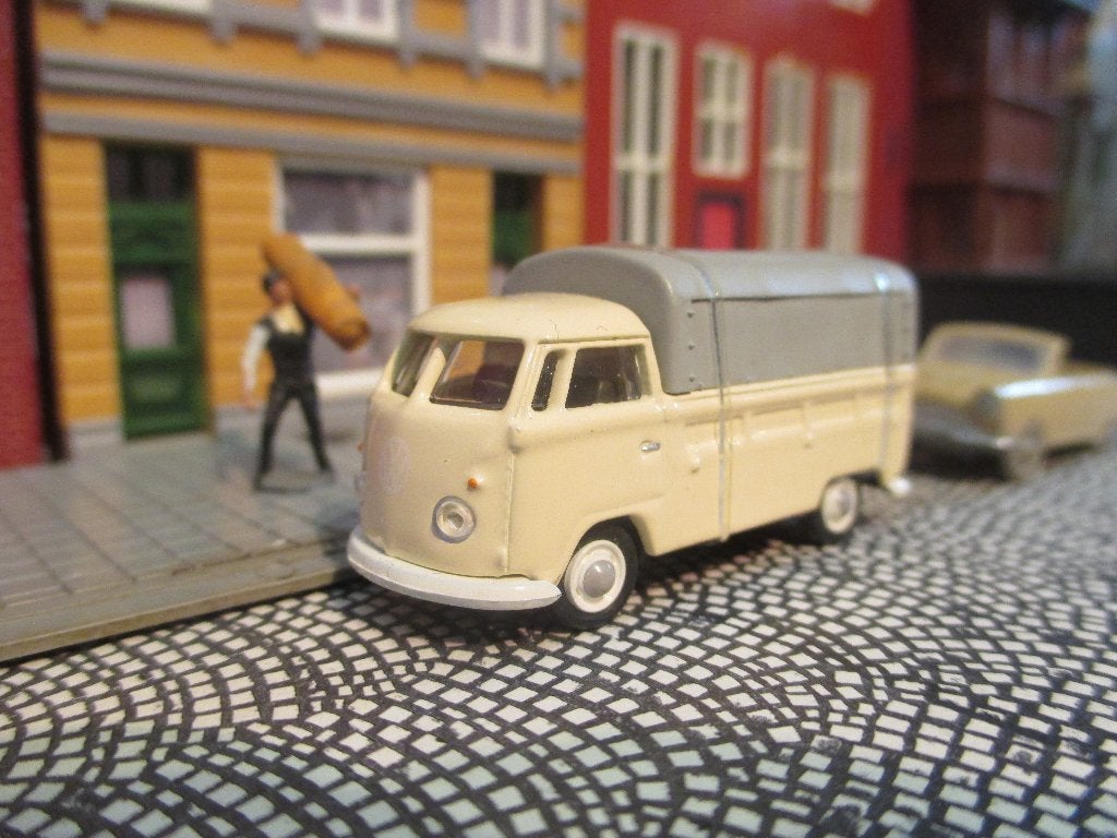 VW T1 Transporter Pick-Up - Schuco creme met grijze huif, Ophalen of Verzenden, Zo goed als nieuw, Bus of Vrachtwagen, Schuco