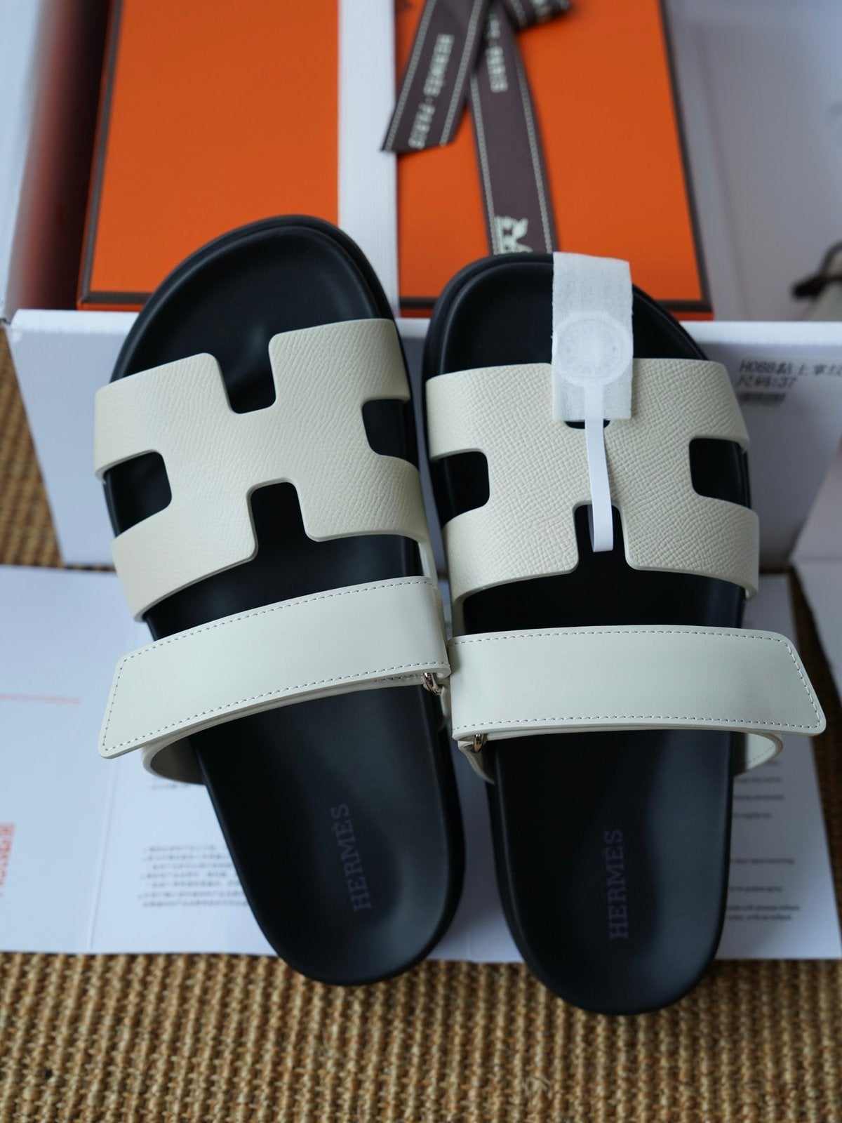 Chypre, Beige, Nieuw, Sandalen of Muiltjes, Ophalen of Verzenden