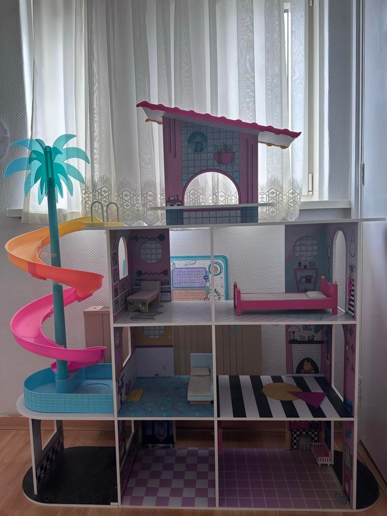 Groot poppenhuis met glijbaan en zwembad, Ophalen of Verzenden, Zo goed als nieuw, Meisje