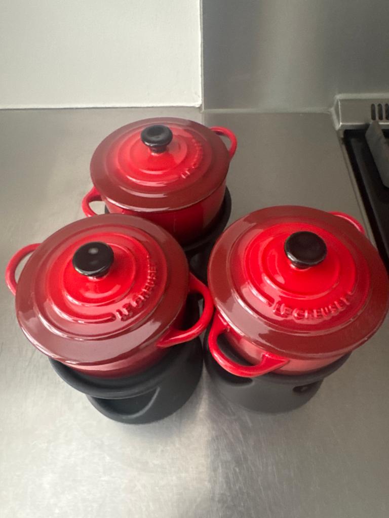 Le Creuset mini-pannetjes (3 stuks) met onderzetters, Ophalen, Zo goed als nieuw, Gietijzer, Overige typen