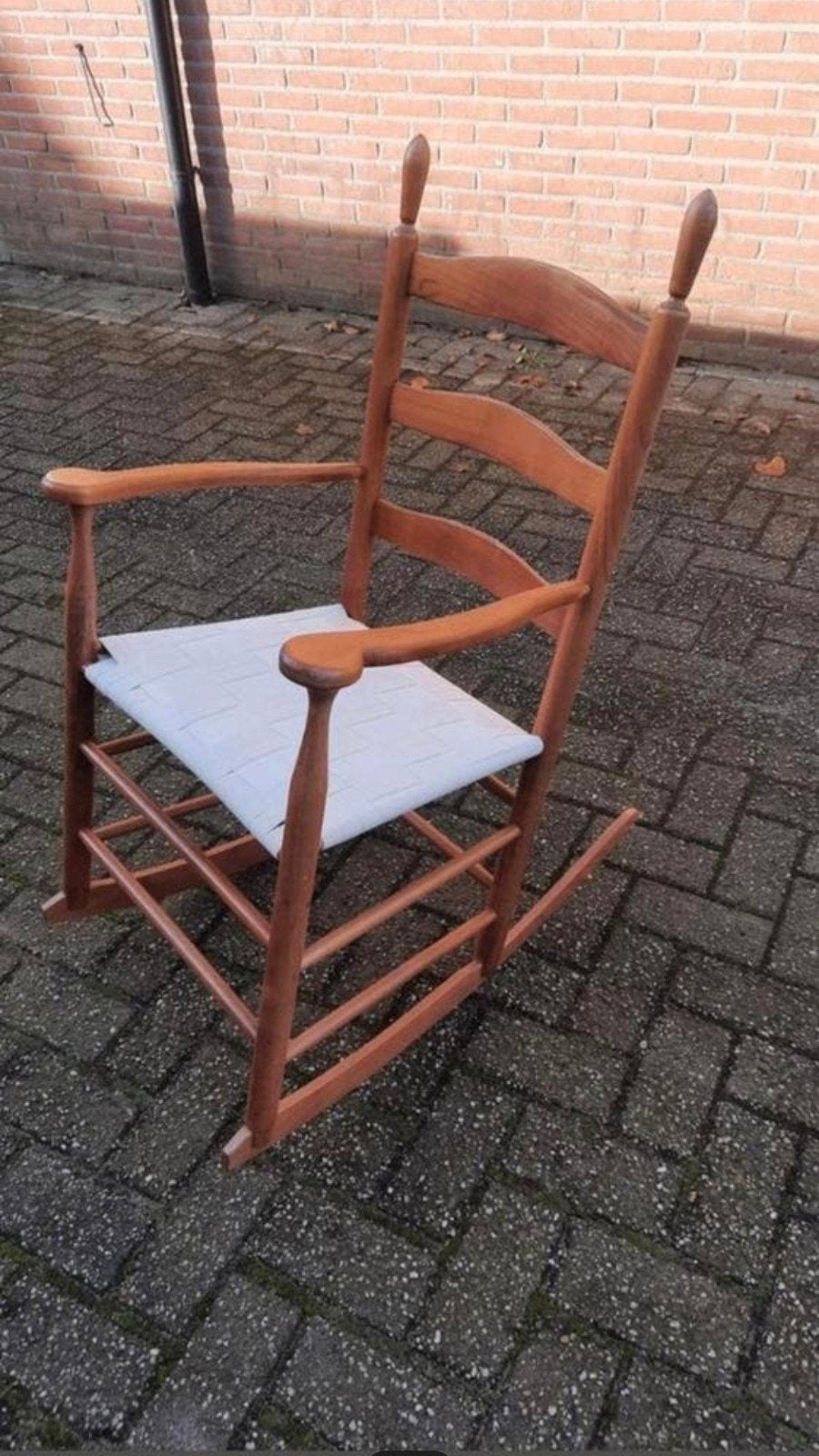 Unieke Schommelstoel, Merkelbach, kersenhout, katoen zitting, Ophalen, By-henk.nl, Info@by-henk.nl, Gerrit mouwweg 91 8075 AH Elspeet