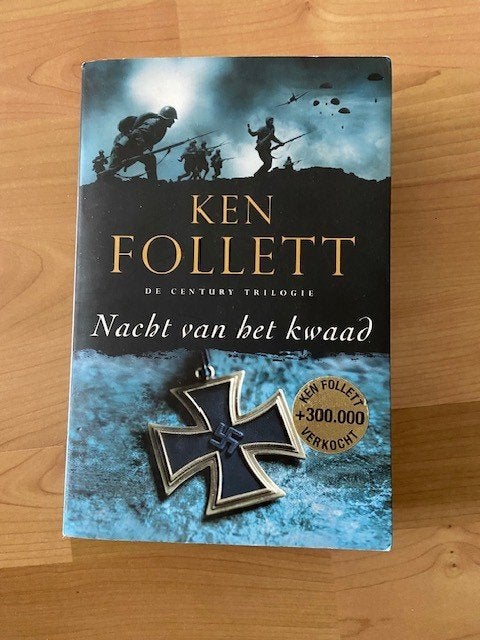 Century 2 - Nacht van het kwaad - Ken Follett, Ophalen of Verzenden, Gelezen