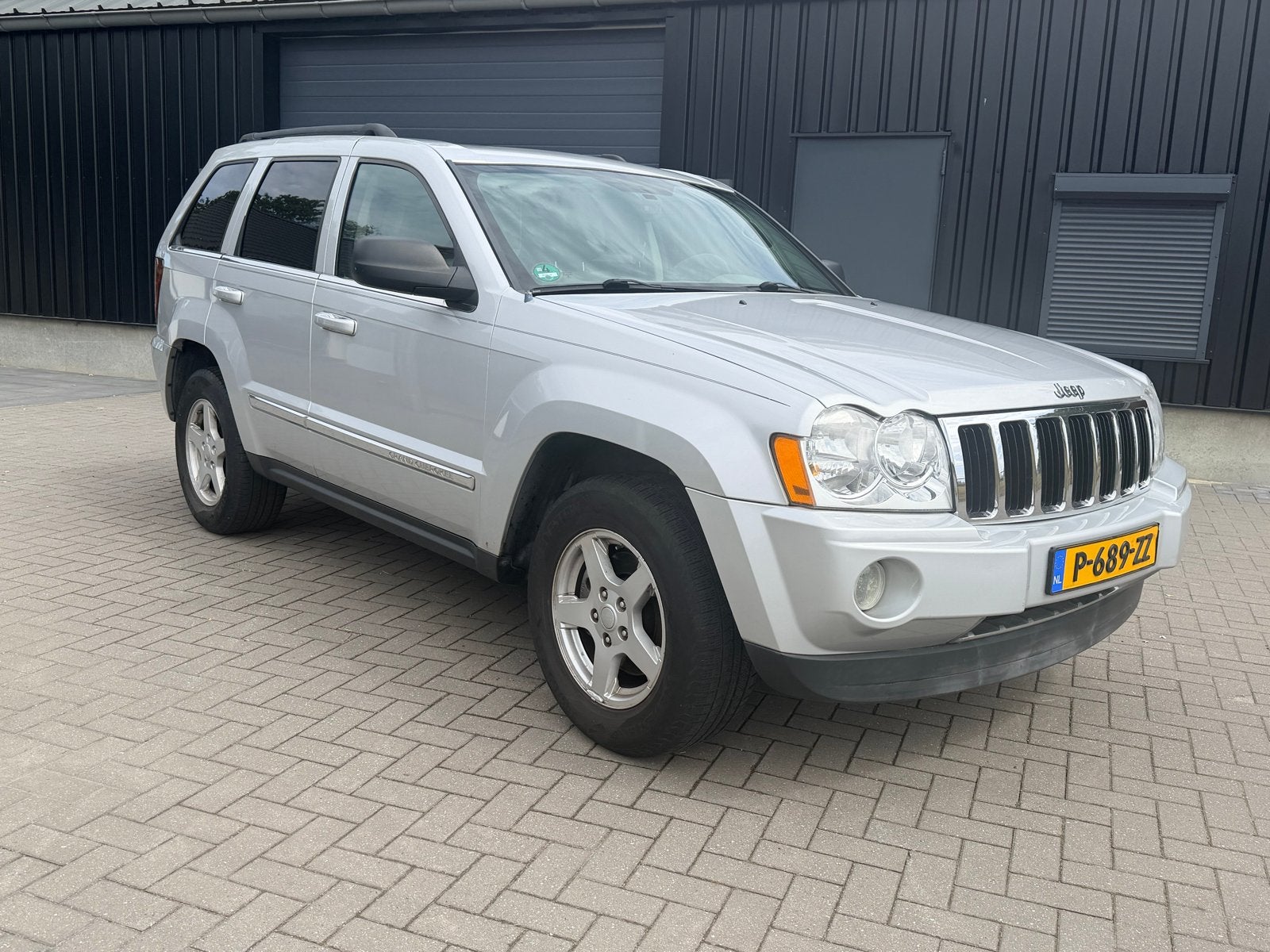 Jeep grand cherokee 2005 Grijs, Automaat, 138 €/maand, 2500 kg, 4701 cc
