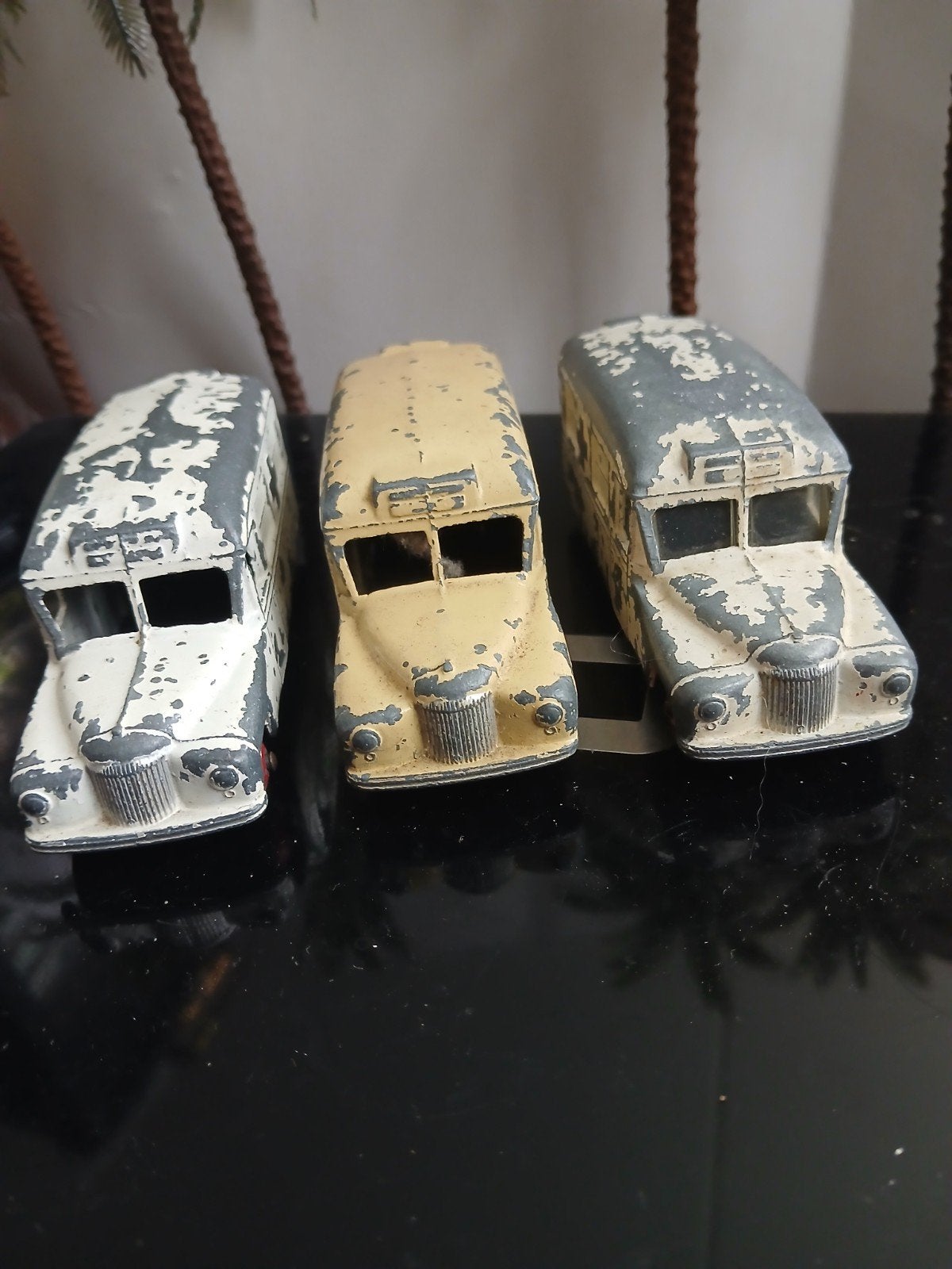 3 verschillende Daimler ambulance.  Dinky toys,  samen:, Ophalen of Verzenden, Gebruikt, Auto, Dinky Toys