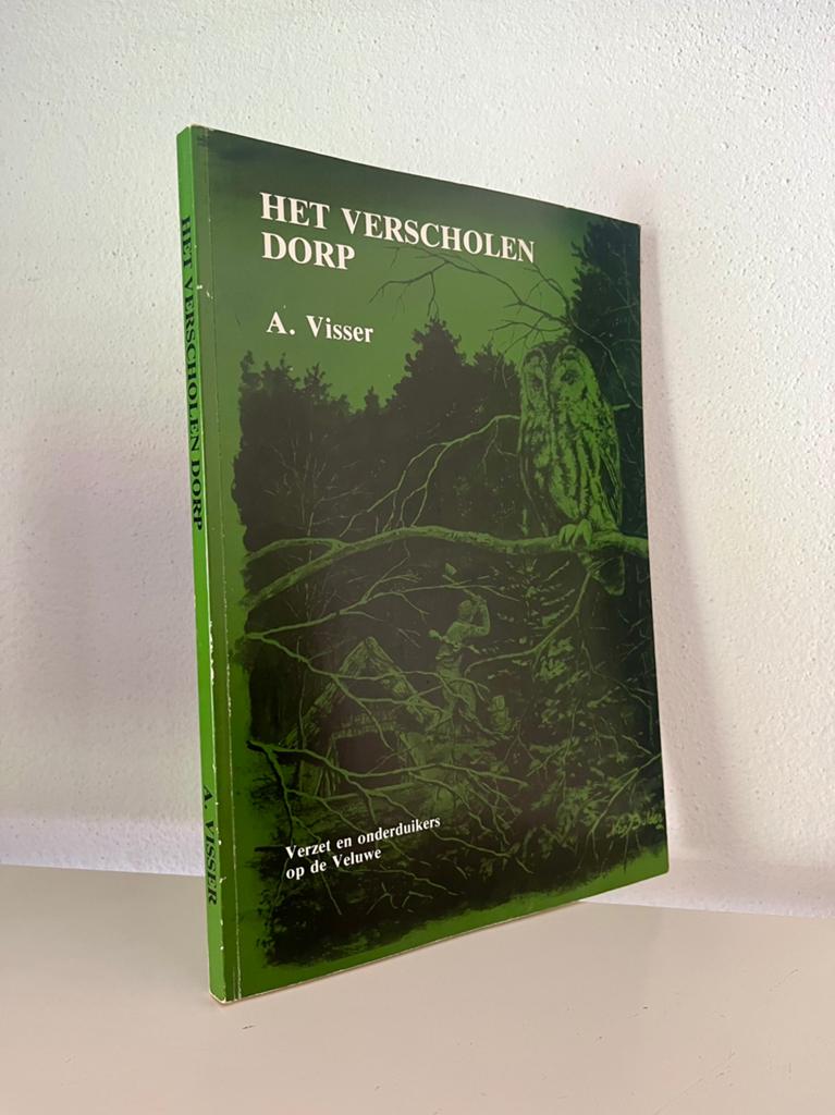 Het verscholen dorp - Visser - Verzet en onderduikers Veluwe, Ophalen of Verzenden, Zo goed als nieuw