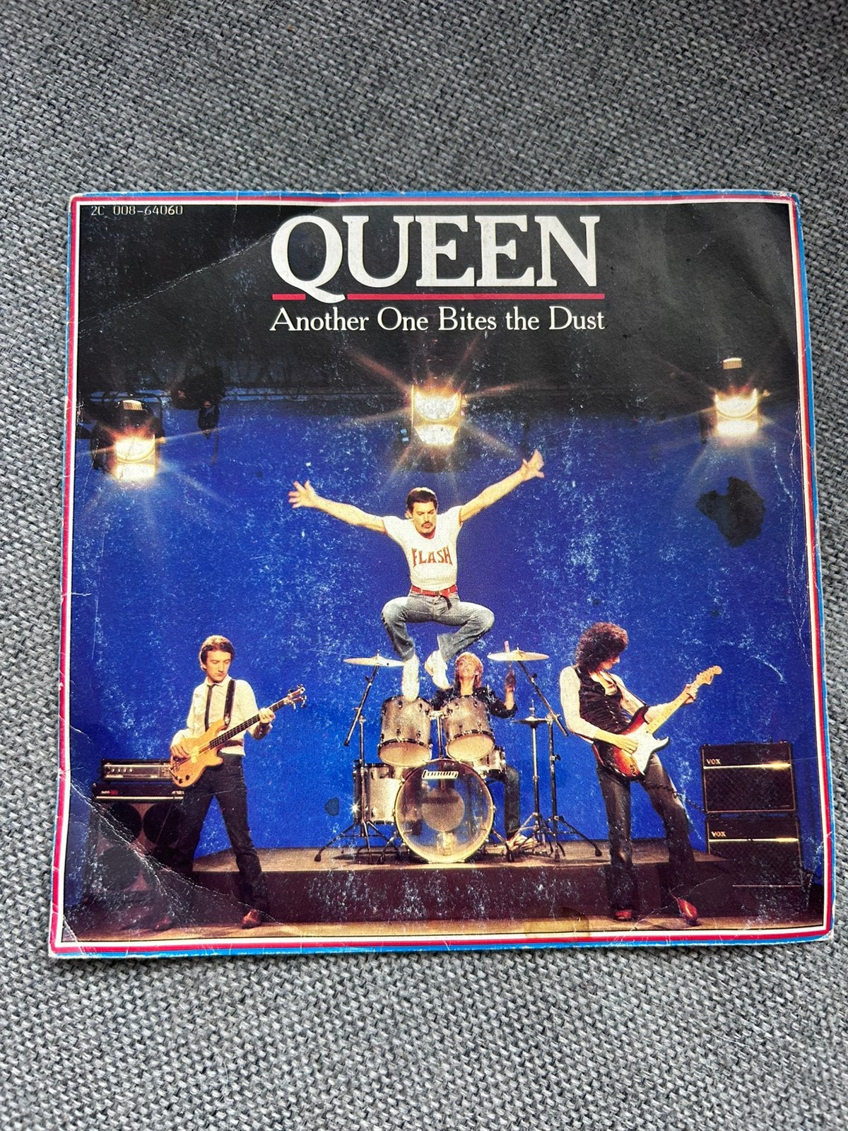 Queen Another One Bites The Dust, Cd's en Dvd's, Vinyl Singles, Ophalen of Verzenden, Zo goed als nieuw, 7 inch, Pop