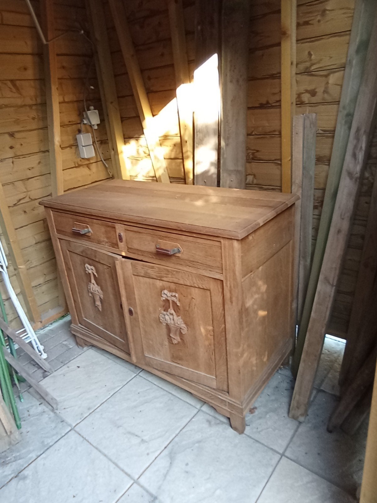 Antiek eiken dressoir met houtsnijwerk, Ophalen of Verzenden, 25 tot 50 cm