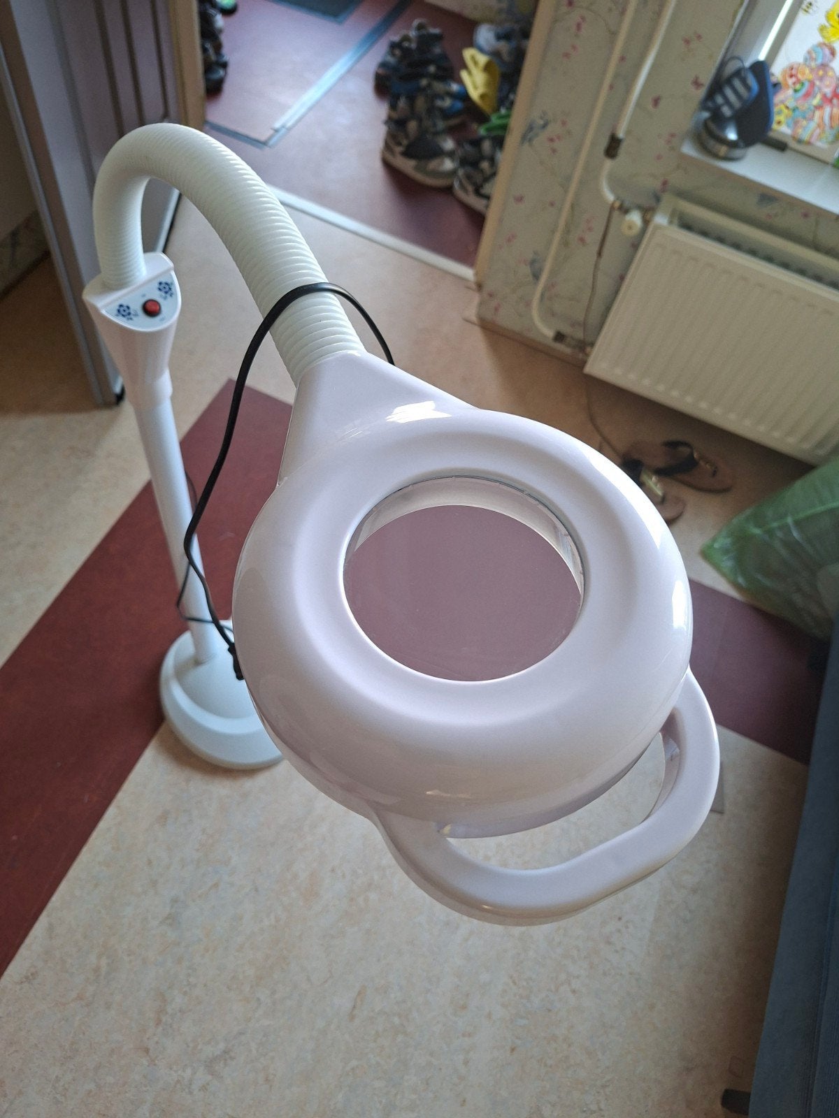 Vergrootglas op staandevoet voor pedicure  LED verlichting, Ophalen, Zo goed als nieuw, Vergrootglas of Loep