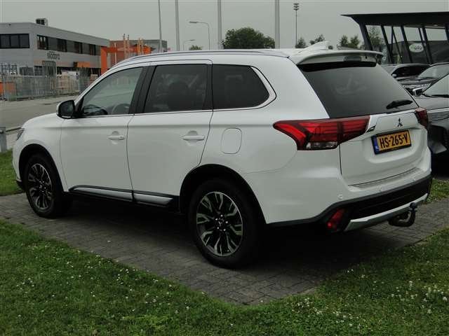 Mitsubishi Outlander 2.0 PHEV Instyle Sportpack . Trekhaak ., 12 maanden, Zwart, 4 cilinders, Wit