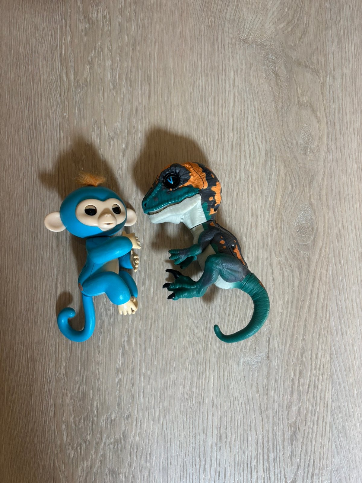 Speelgoed pratende aap en dino, Ophalen of Verzenden, Zo goed als nieuw