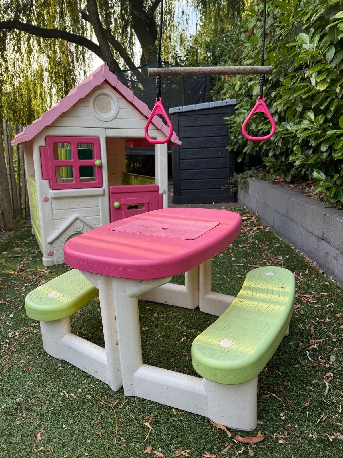 Speelhuisje en picknicktafel voor kinderen, Ophalen, Gebruikt, Kunststof