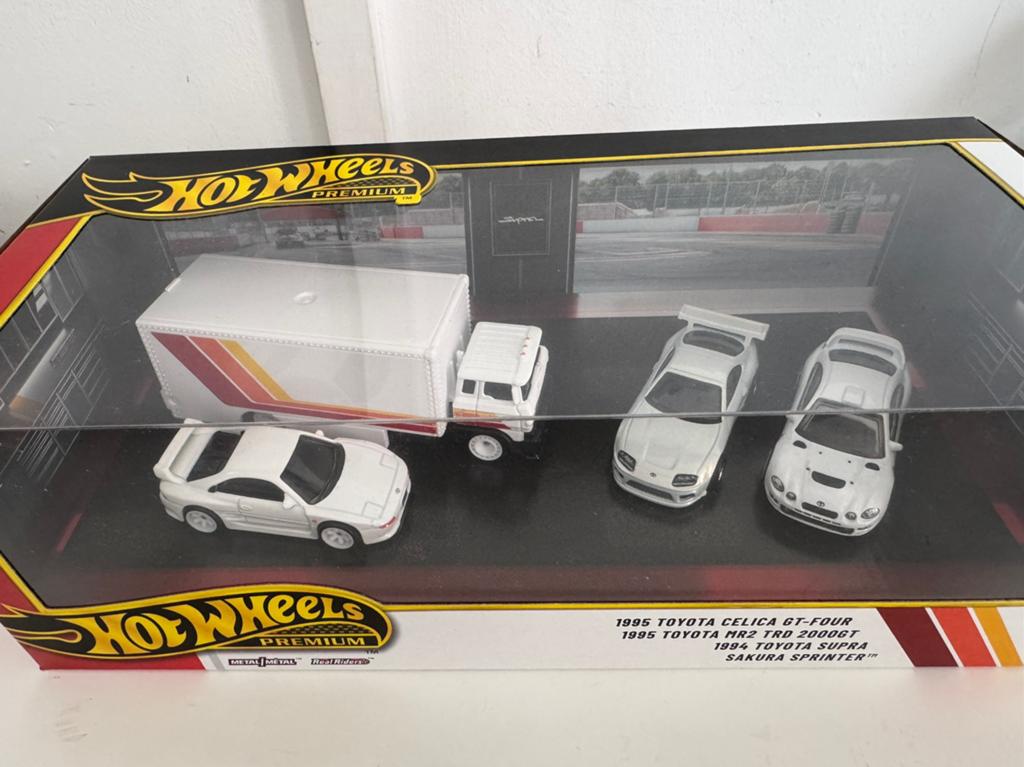 Hotwheels diorama toyota supra/mr2 /celica/sakura sprinter, Overige merken, 1:50 of kleiner, Auto, Nieuw