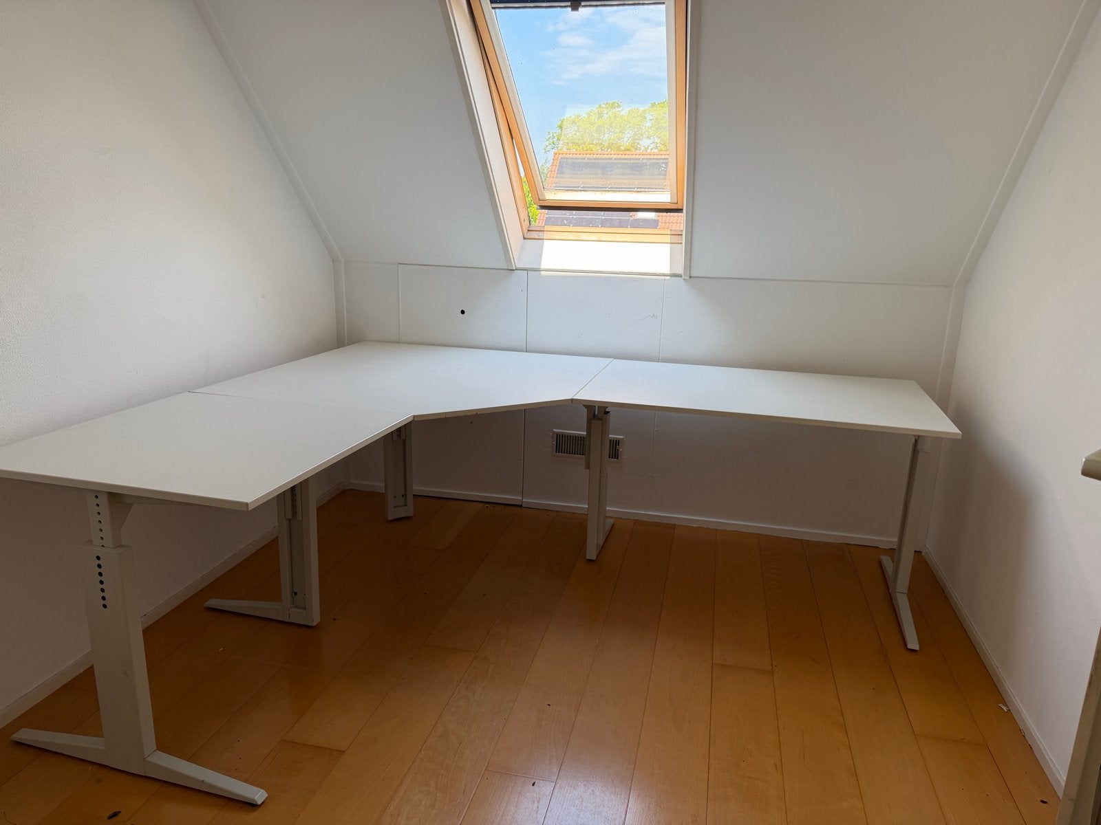 Groot hoekbureau, wit, verstelbaar, 240x160 cm, Huis en Inrichting, Bureaus, Ophalen, Gebruikt, Spaanplaat of MDF, Hoekbureau