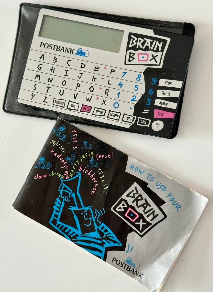 Postbank BrainBox uit de 90’s plus gratis extra item, Verzamelen, Overige Verzamelen, Gebruikt, Ophalen of Verzenden