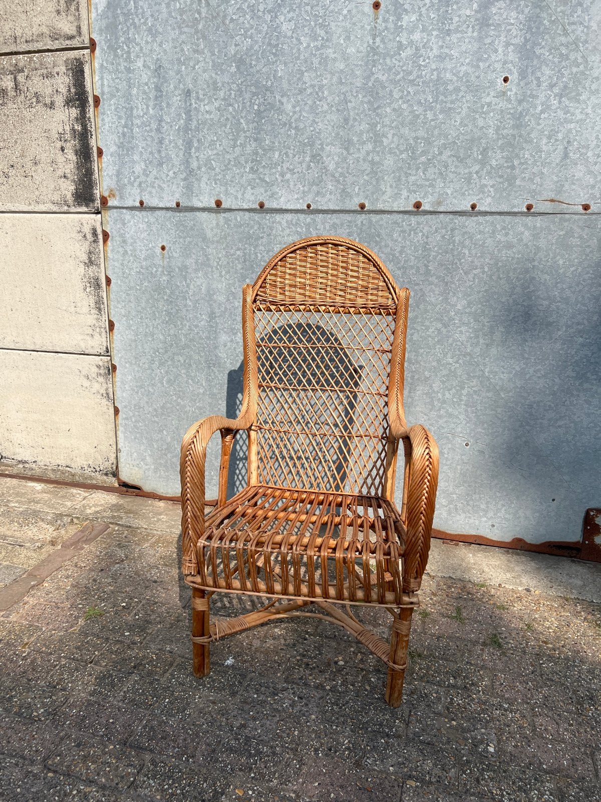 Vintage rotan stoel met hoge rugleuning, Ophalen, Gebruikt, Bruin, Riet of Rotan