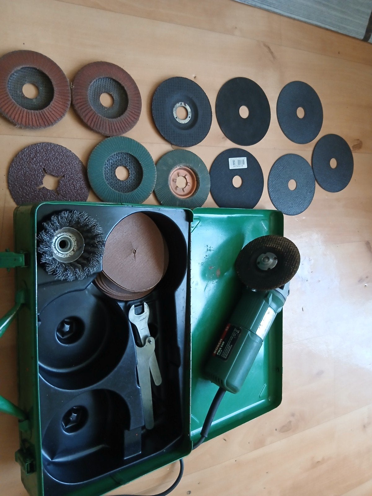 Bosch PWS 550 Haakse Slijpmachine met Accessoires, Ophalen of Verzenden