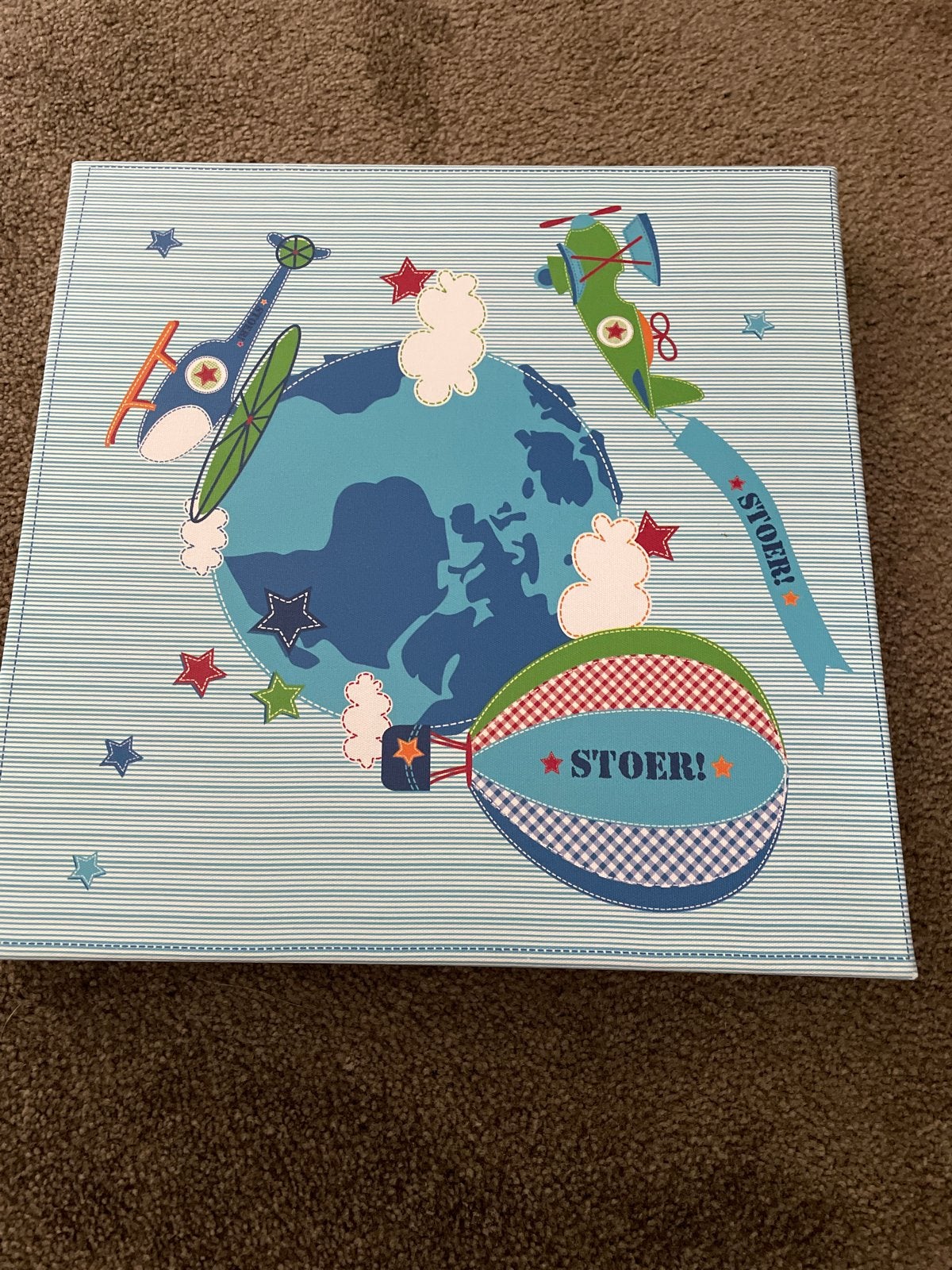 Schilderij canvas Lief 'Stoer!' met wereldbol en voertuigen, Ophalen, Zo goed als nieuw, Kraamcadeau