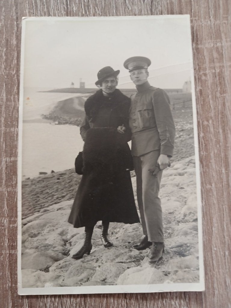 Foto op ansichtkaart formaat, Harlingen., Ophalen of Verzenden, Landmacht, Nederland, Foto of Poster