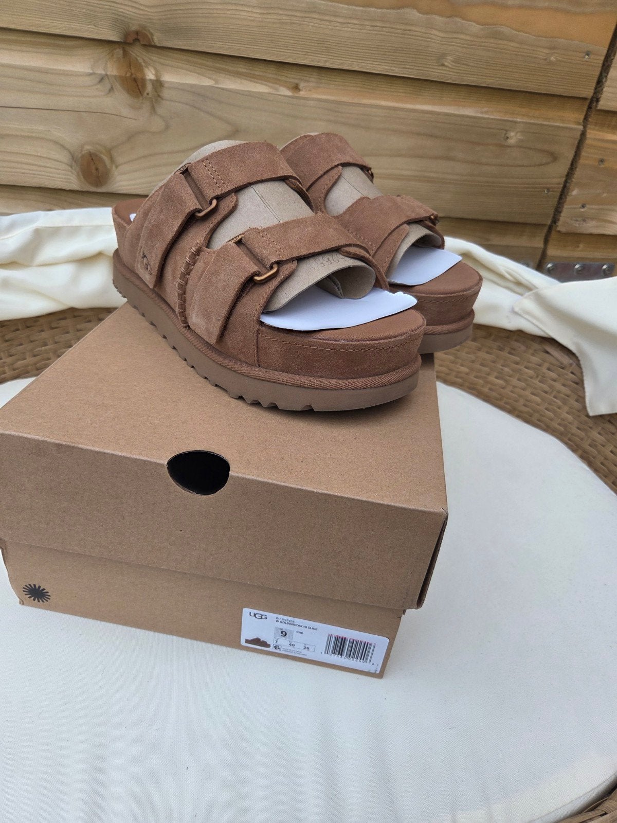 Nieuwe UGG Goldenstar Hi Slide Slippers Maat 40, Kleding | Dames, Schoenen, Nieuw, Instappers, Beige, Ophalen of Verzenden