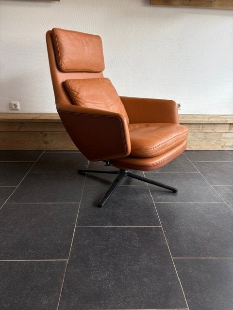 Vitra Grand Relax fauteuil, cognac leder , 2024, Vitra, Design, 75 tot 100 cm, Ophalen of Verzenden