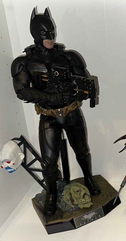 Batman the dark knight rises 1/4 hot toys figure qs001, Ophalen of Verzenden, Zo goed als nieuw, Actiefiguur of Pop