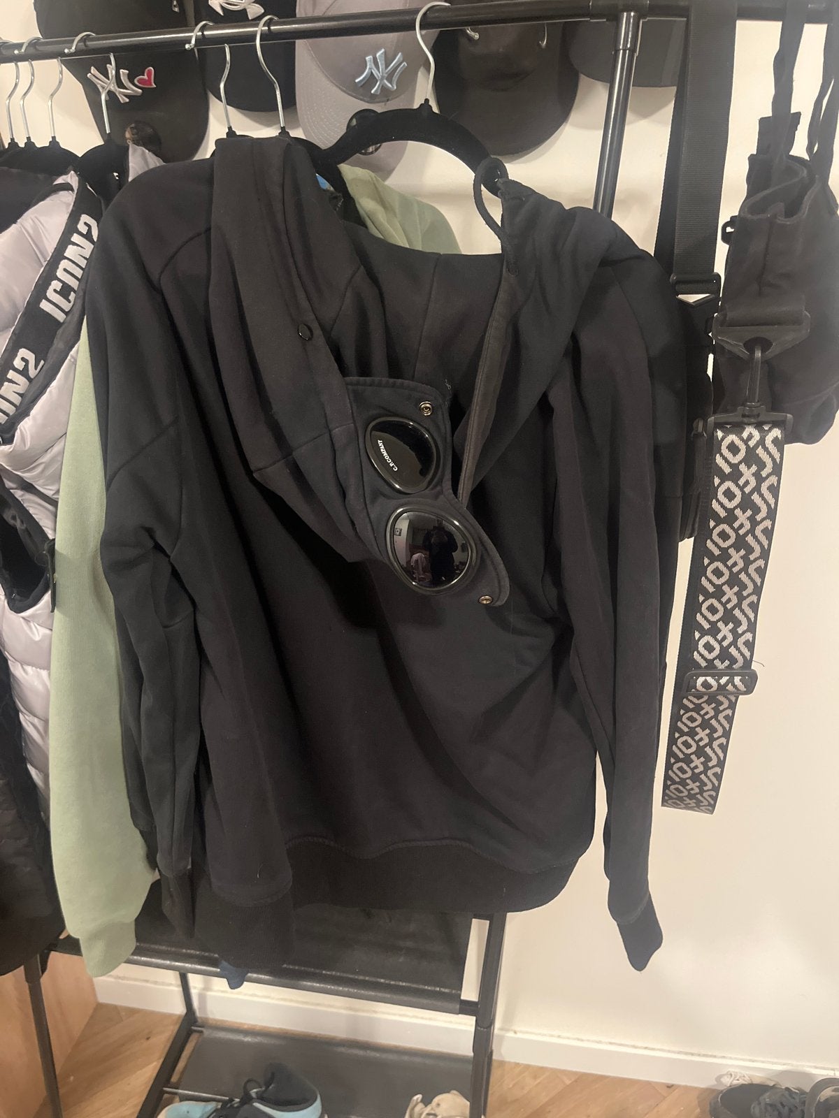 CP Company Vest met Google en ritszak, Ophalen, Gedragen