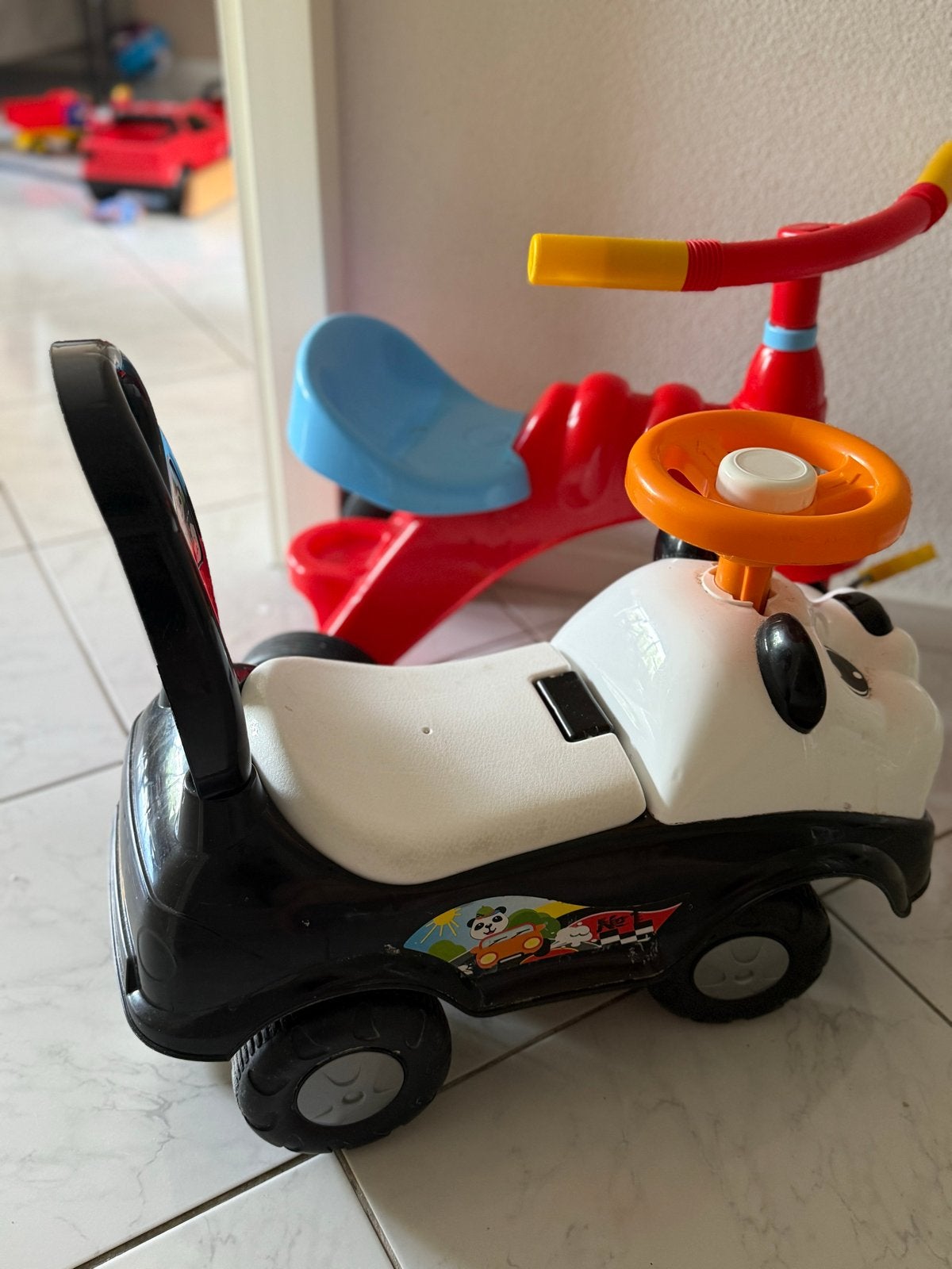 Loopauto Panda en driewieler rood, Ophalen, Gebruikt, Terugtraprem, Duwstang