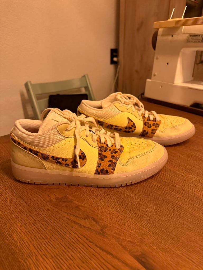 Nike Air Jordan 1 Low SNKRS Day maat 44, Ophalen of Verzenden, Gedragen, Overige kleuren, Sneakers of Gympen
