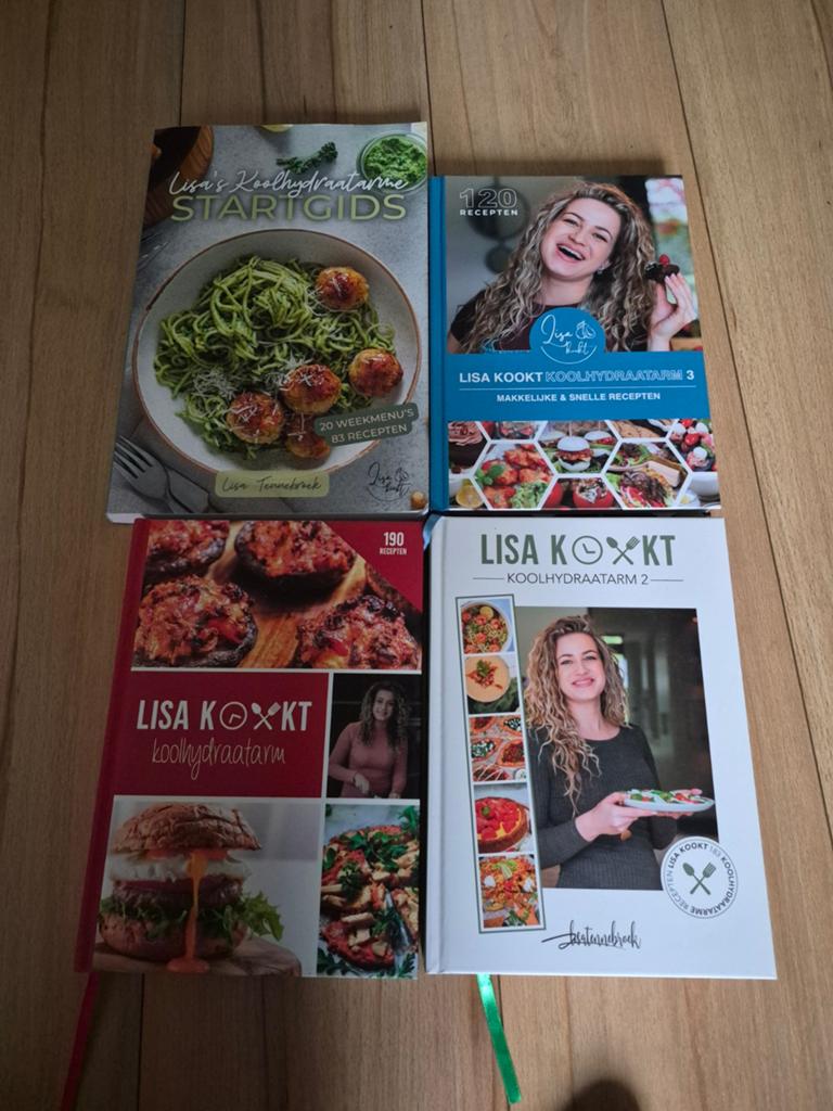 Lisa Kookt Koolhydraatarm Kookboeken Set (4 stuks), Hoofdgerechten, Ophalen of Verzenden, Zo goed als nieuw, Gezond koken