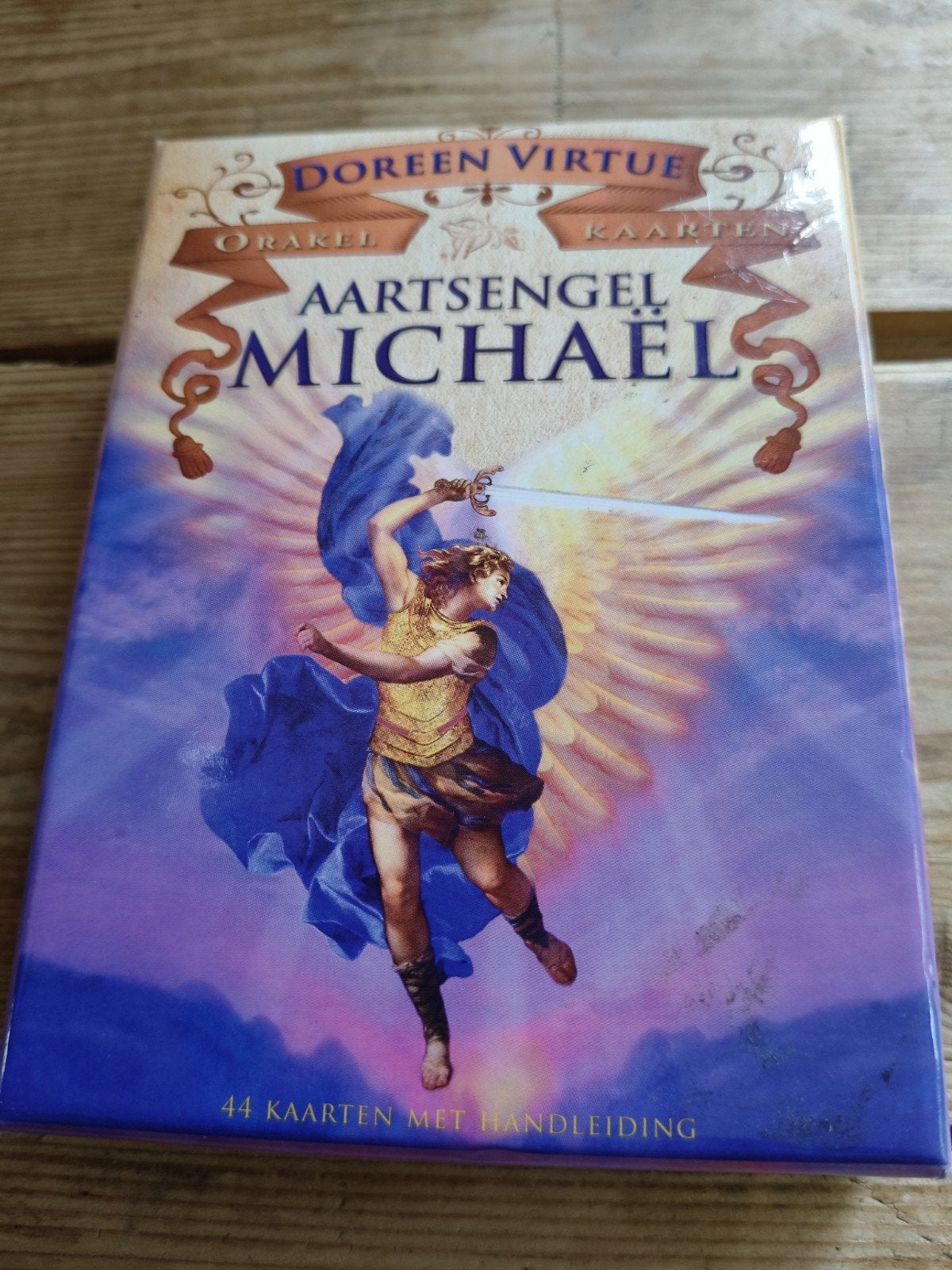 Doreen Virtue - Aartsengel Michael Orakel, Boeken, Tarot of Kaarten leggen, Overige typen, Ophalen of Verzenden, Zo goed als nieuw