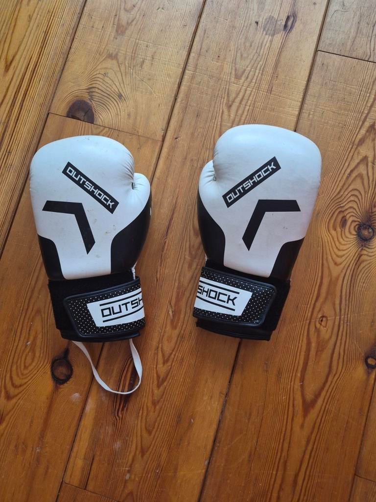 Outshock boks- / kickbokshandschoenen, Sport en Fitness, Bowlen, Ophalen, Gebruikt, Handschoen of Beschermer