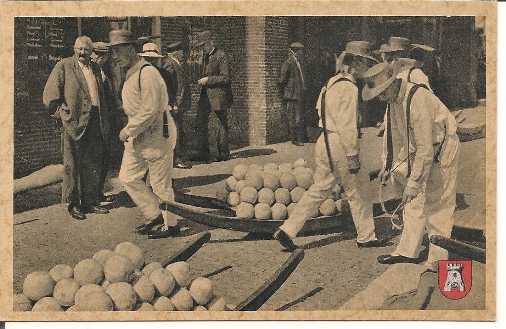 Oude Ansichtkaart Alkmaar Kaasdragers, Ophalen of Verzenden, 1940 tot 1960, Ongelopen, Noord-Holland