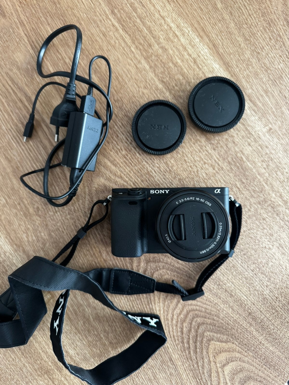Sony A6400 + 16–50mm OSS Lens, Bodydop, Bluetooth, Ophalen of Verzenden, Zo goed als nieuw