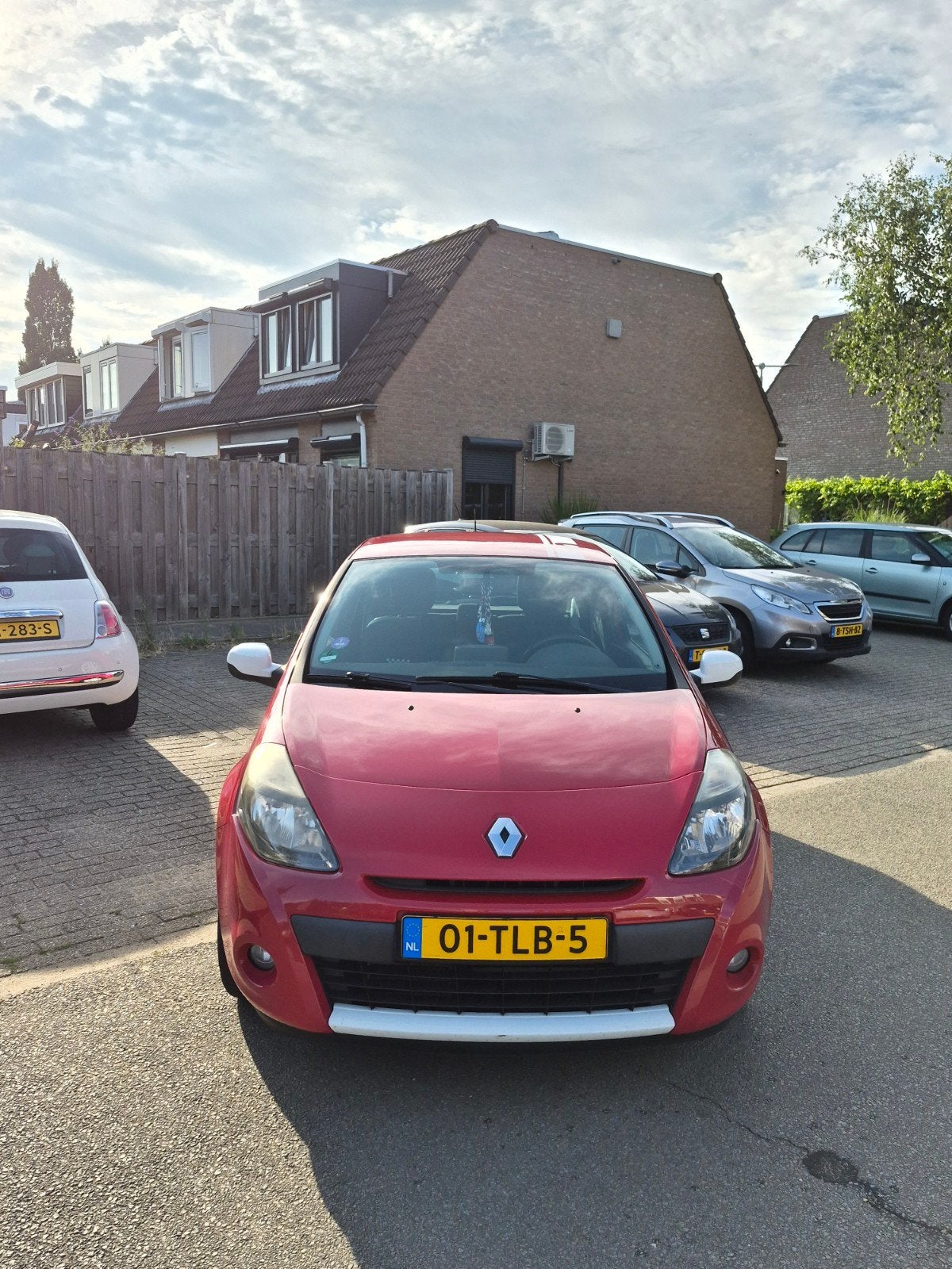 Renault Clio eco boost 1.2  2012 Rood 154,914 KM, Auto's, Renault, Voorwielaandrijving, 535 kg, 4 cilinders, 100 pk