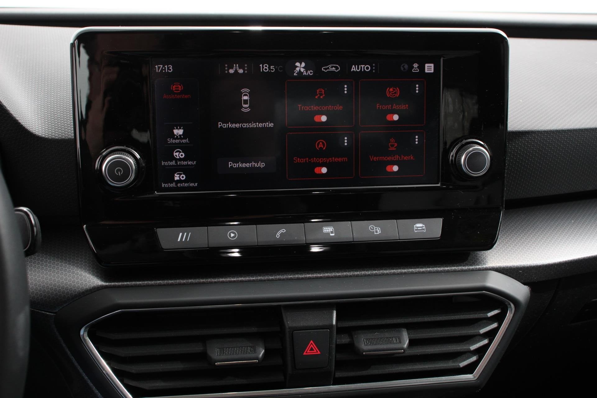 SEAT Leon Sportstourer 1.5 eTSI 150pk Automaat Style Navigat, Auto's, Stof, Zwart, 4 cilinders, 700 kg