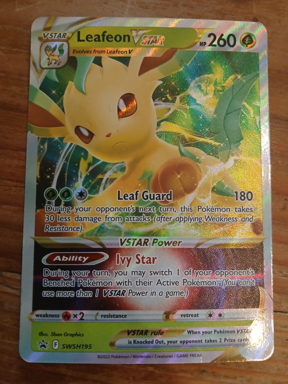 Leafeon VSTAR SWSH195 Promo Pokémon Kaart - Goede Conditie, Ophalen of Verzenden, Zo goed als nieuw, Losse kaart, Foil