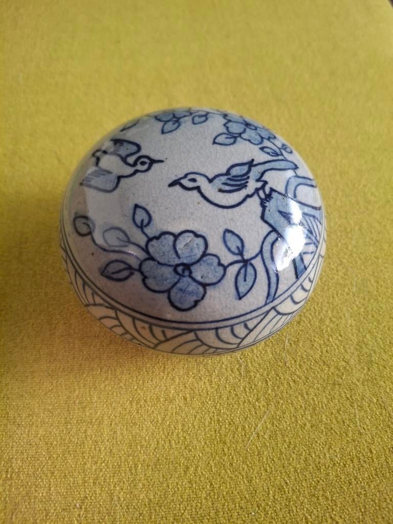 Aziatisch Antiek Dekseldoosje met Vogel- en Bloemdecoratie, Ophalen of Verzenden