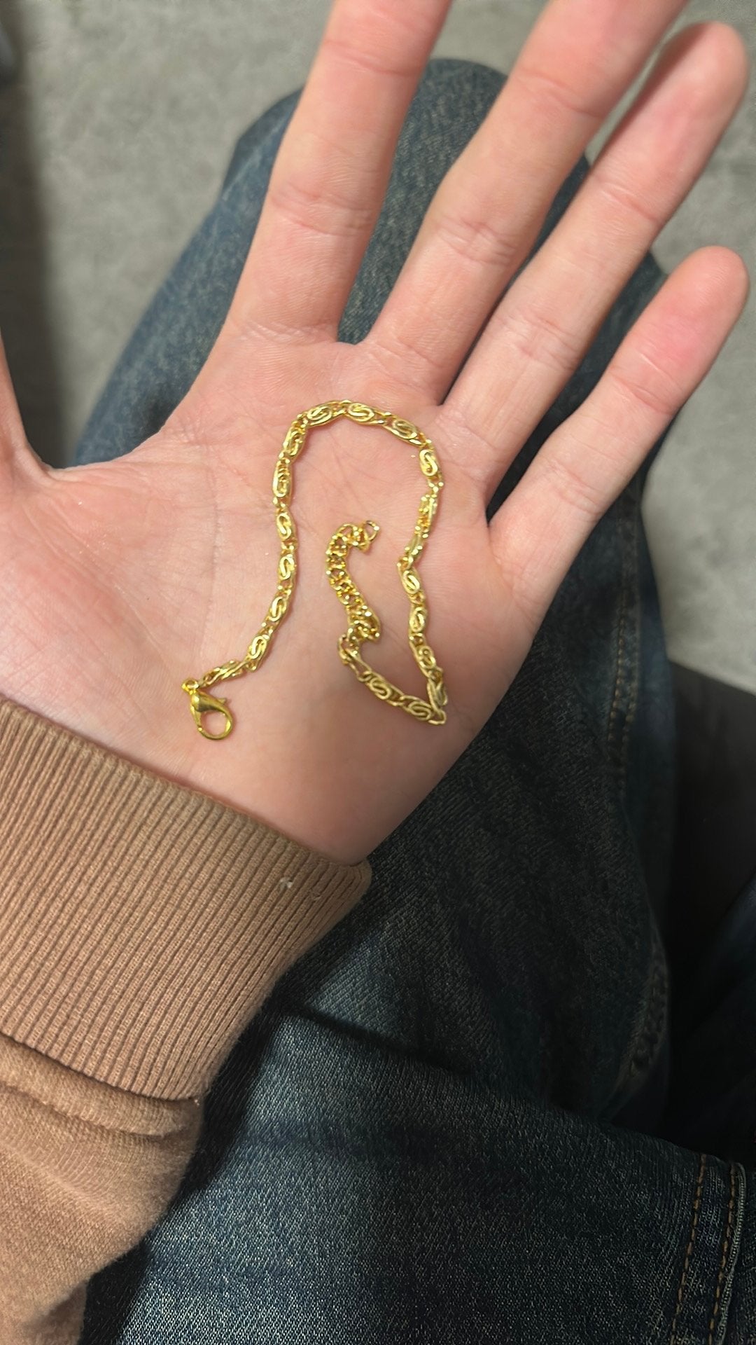 Een een gouden armband die fake is, 33 - 40 uur, Overige niveaus, Overige vormen