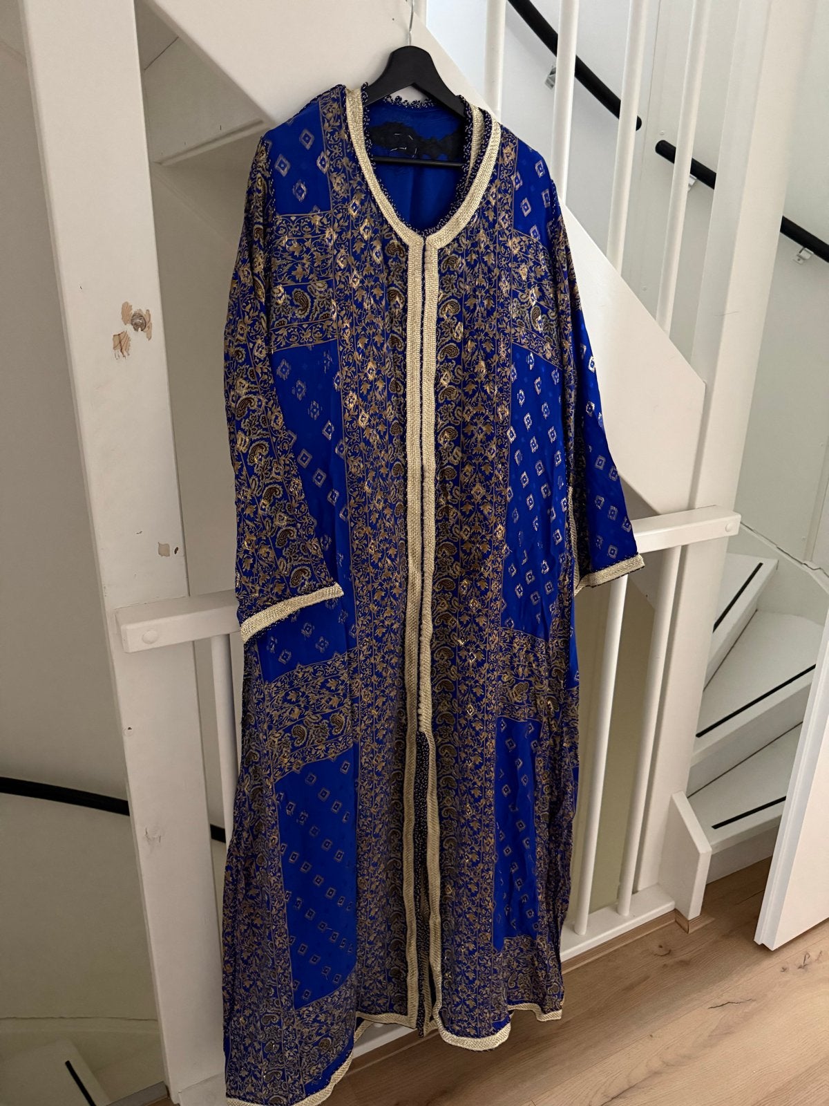 Prachtige blauwe kaftan met goud borduurwerk, Blauw, Maat 46/48 (XL) of groter, Ophalen of Verzenden, Zo goed als nieuw