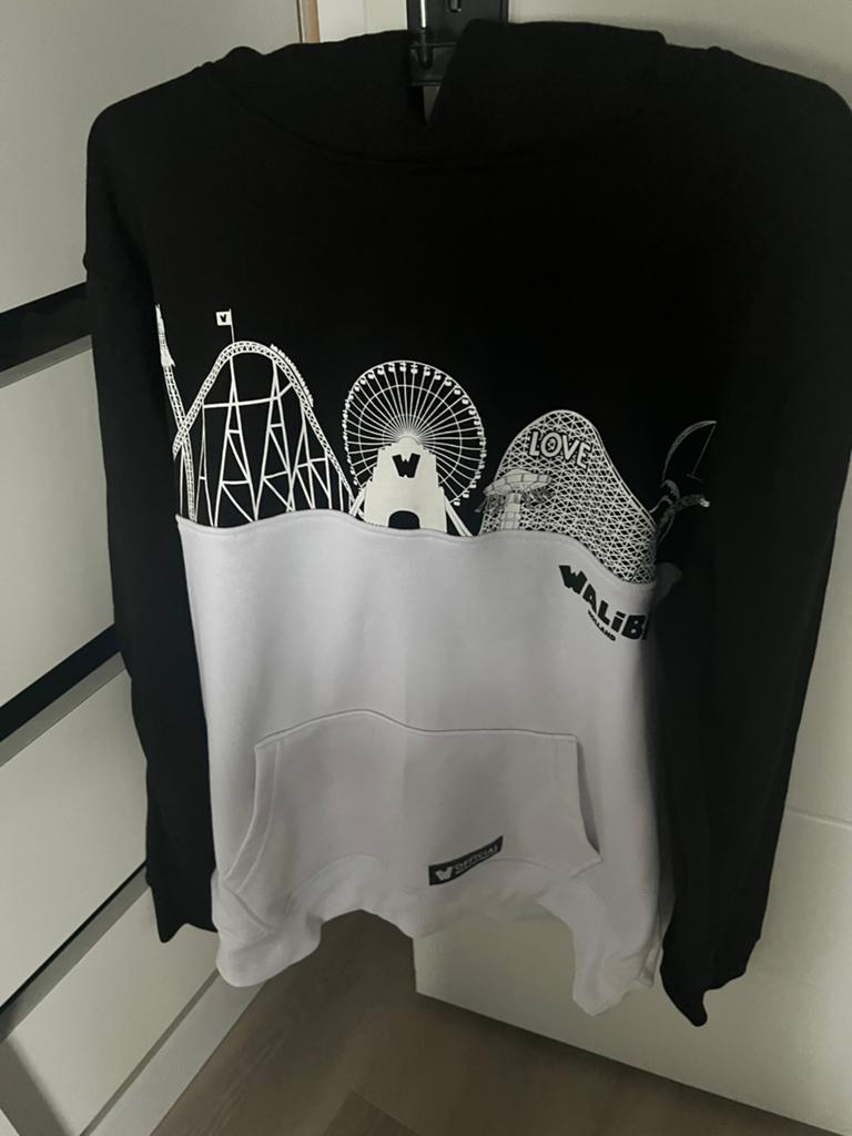 Walibi Hoodie Zwart/Wit Maat L - Nooit Gedragen, Ophalen of Verzenden, Nieuw, Jongen of Meisje, Trui of Vest