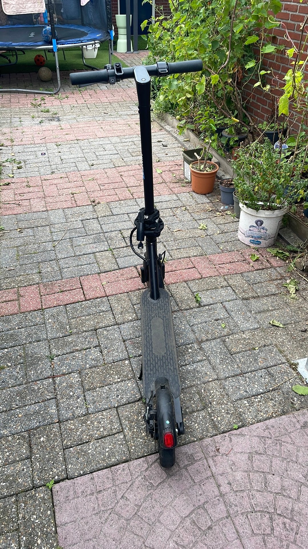Niks kapot aleen beetje schaden, Fietsen en Brommers, Steps, Ophalen of Verzenden, Gebruikt, Elektrische step (E-scooter)