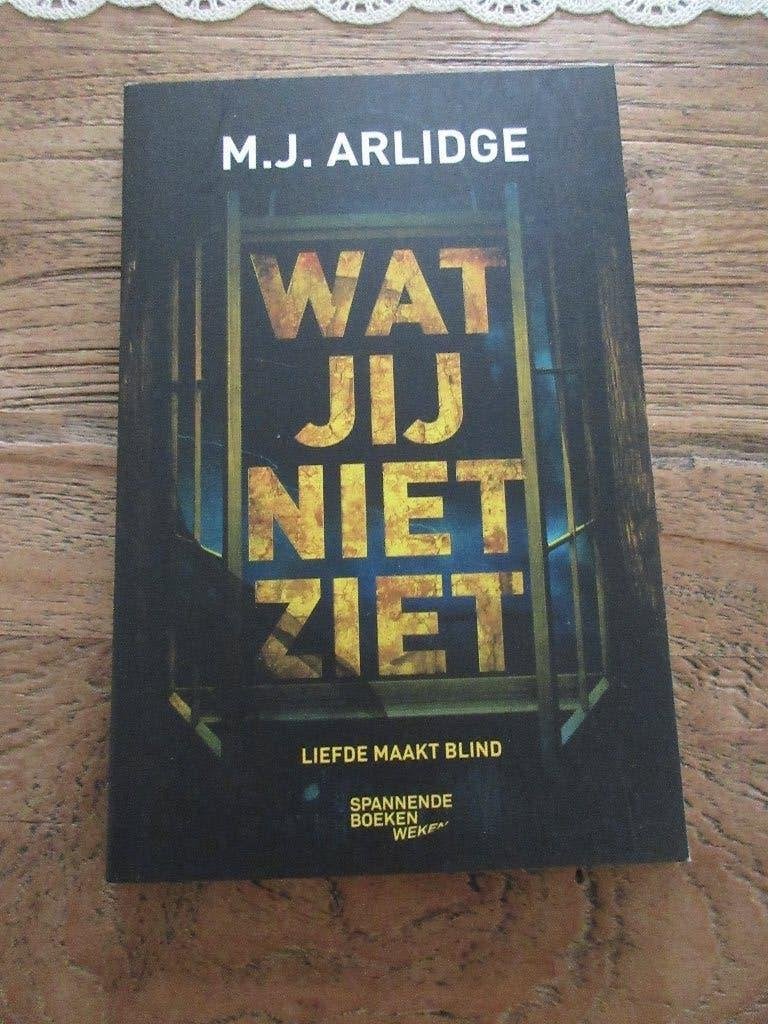 Wat jij niet ziet. MJ Arlidge, Boeken, Ophalen of Verzenden, Zo goed als nieuw, M.J. Arlidge