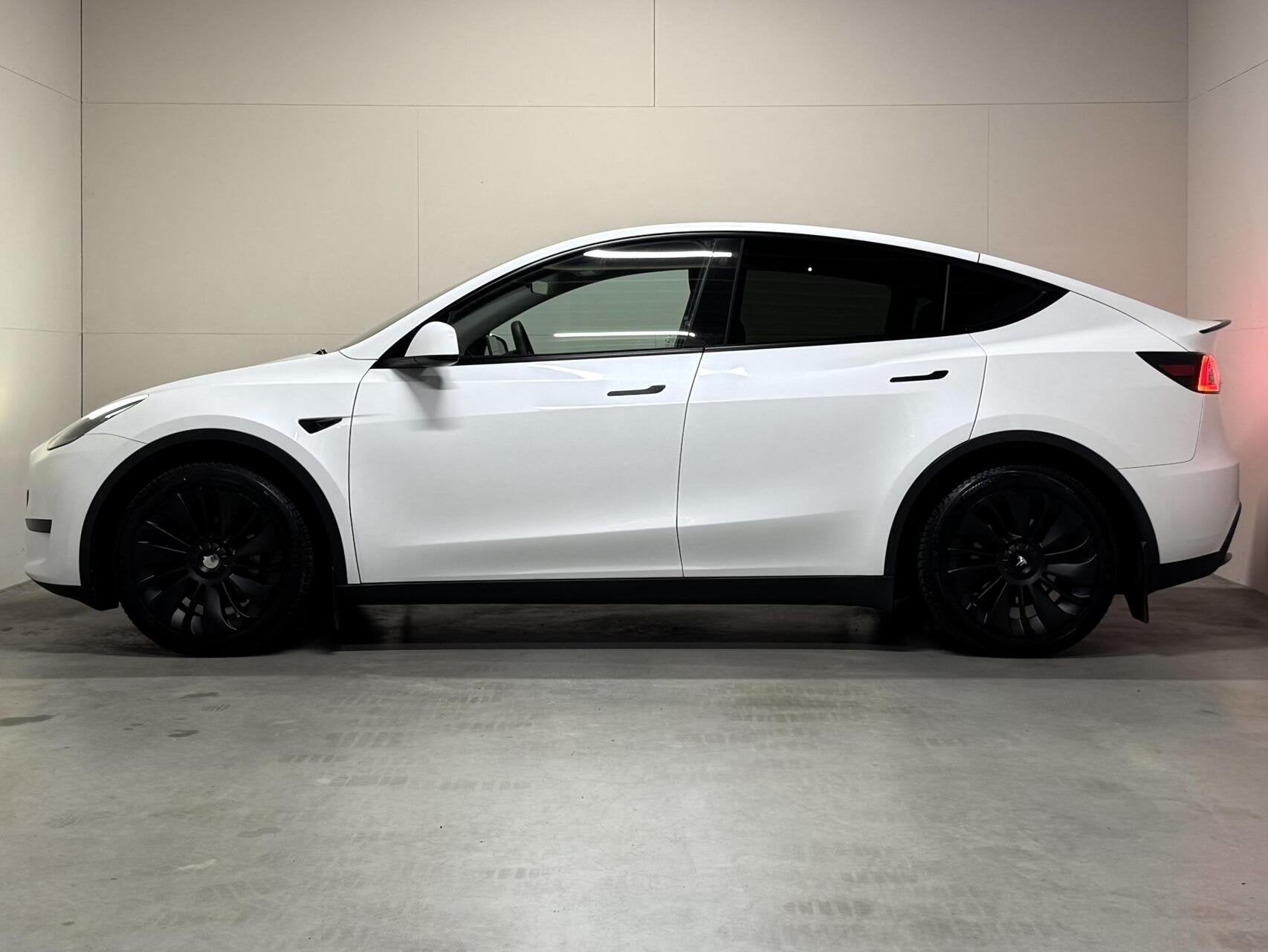 Foto 9 van Tesla Model Y RWD 58 kWh 92% SOH Black Edition Trekhaak FSD