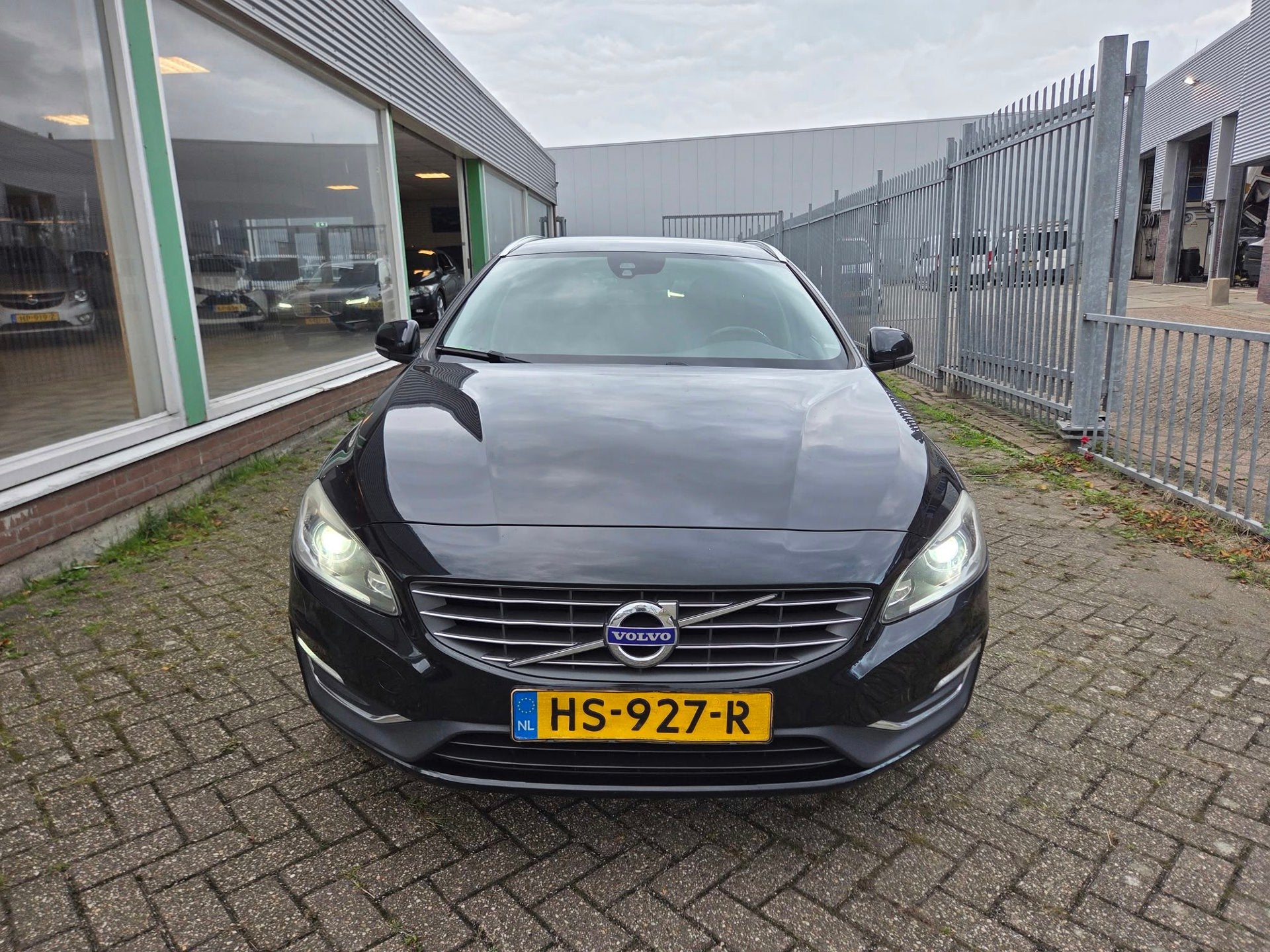 Volvo V60 2.4 D6 Twin Engine Summum|NAP|PDC|NAVI|, Auto's, Automaat, Dealer onderhouden, Euro 6, Zwart