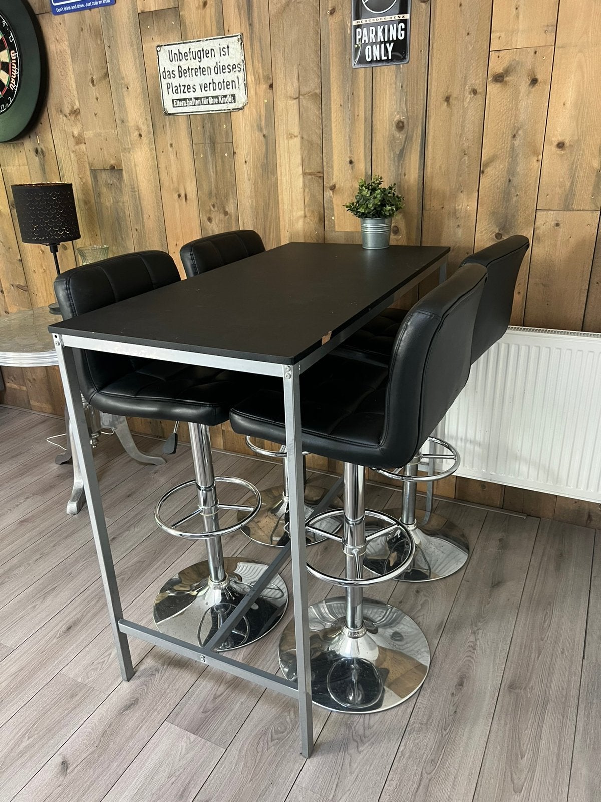 Bartafel met 4 barkrukken - 110cm hoog, Huis en Inrichting, Ophalen, Kunststof, Gebruikt, In hoogte verstelbaar