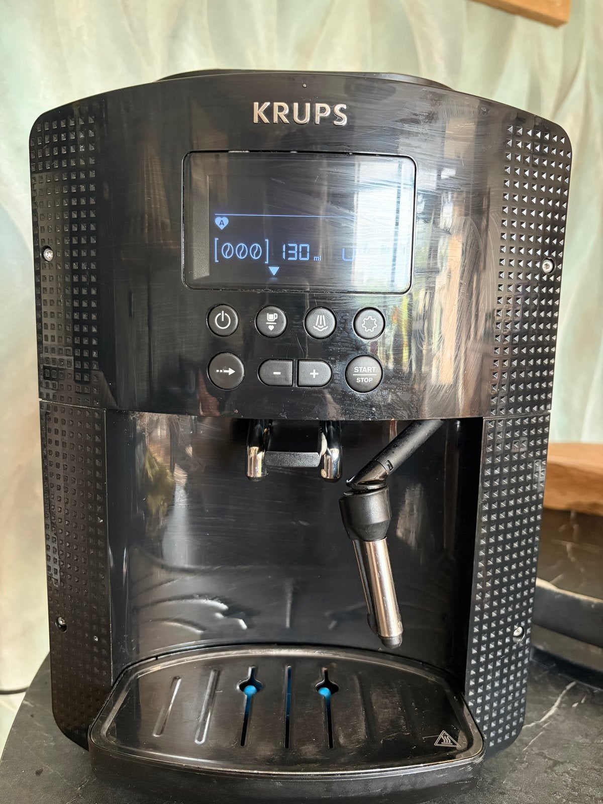 Krups Essential EA8150 Espressomachine koffiezetapparaat, Gebruikt, Espresso apparaat, Koffiebonen, 2 tot 4 kopjes