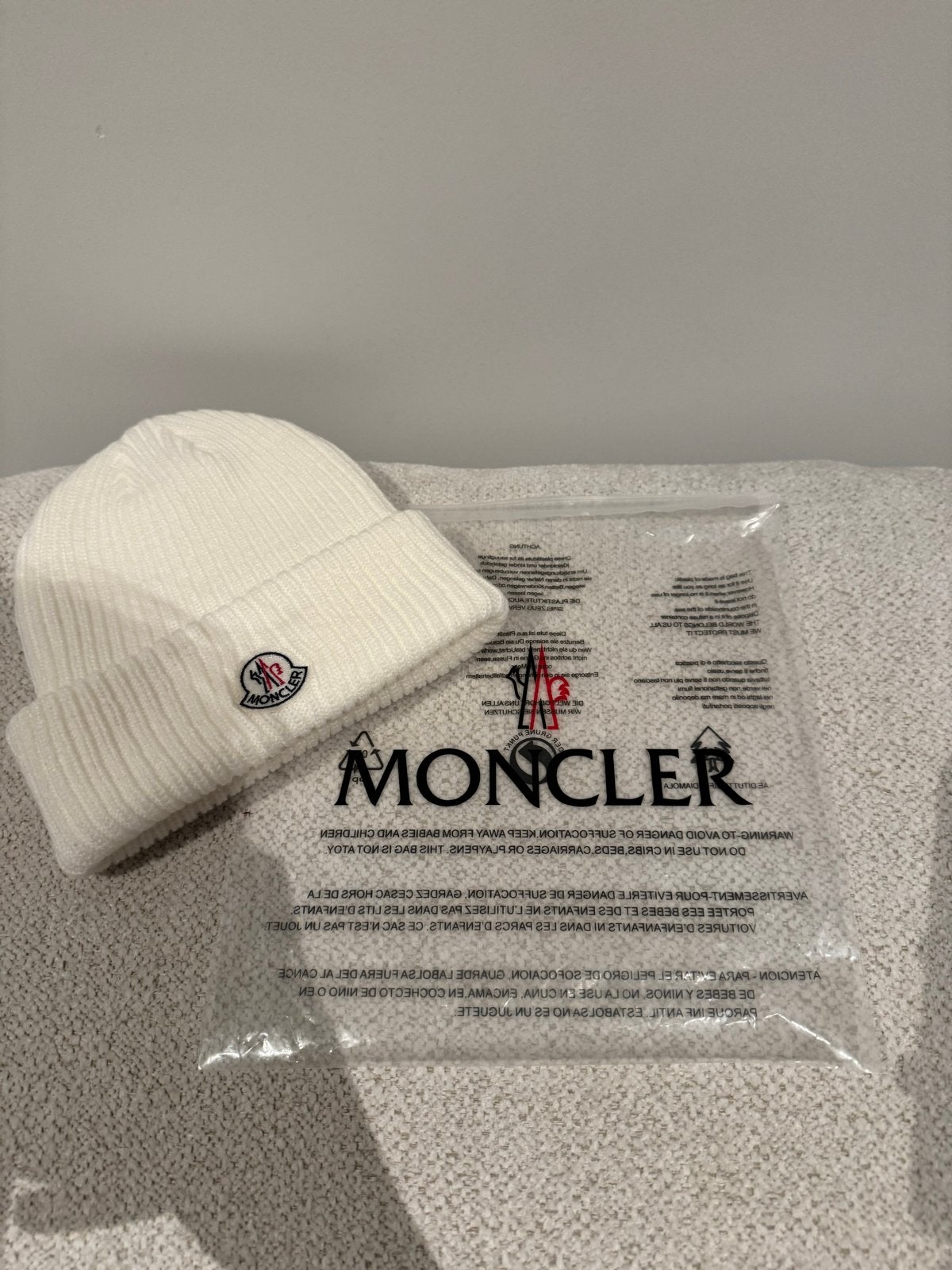 Moncler Muts Wit, Ophalen of Verzenden, Nieuw, Overige maten, Muts